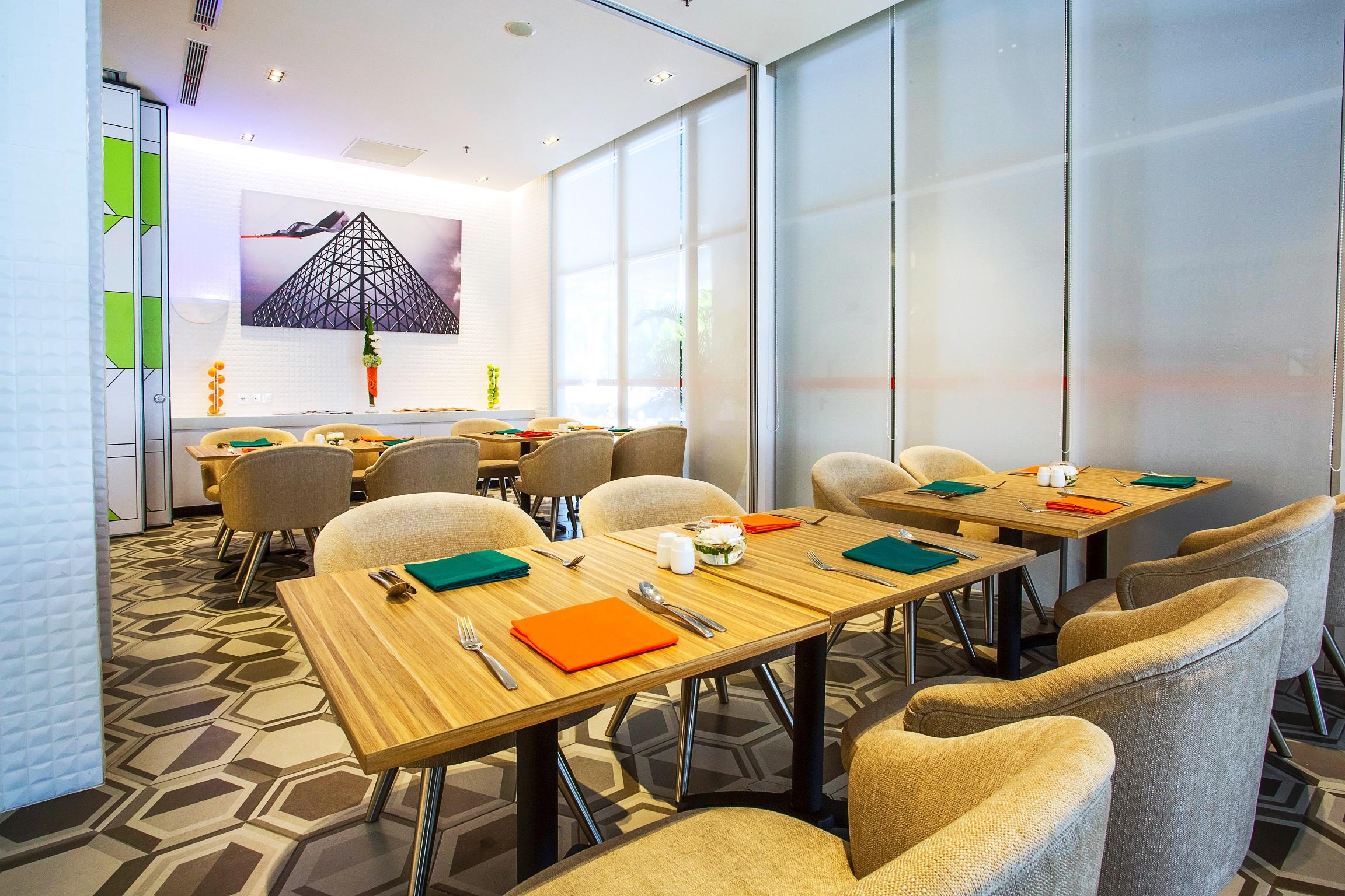Hotel Harris And Conventions Kelapa Gading 4*
