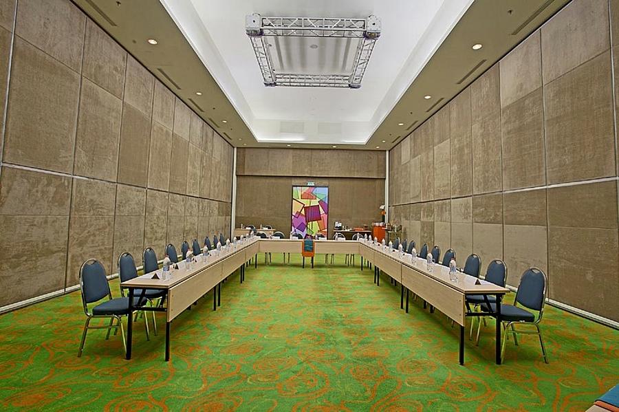 Harris And Conventions Kelapa Gading Hotel 4*