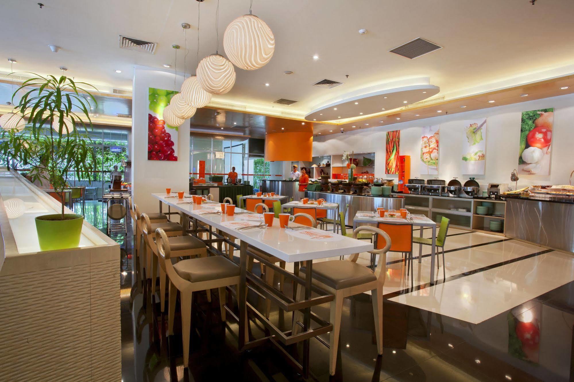 Harris And Conventions Kelapa Gading
