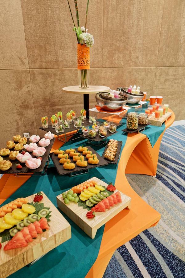 Harris And Conventions Kelapa Gading